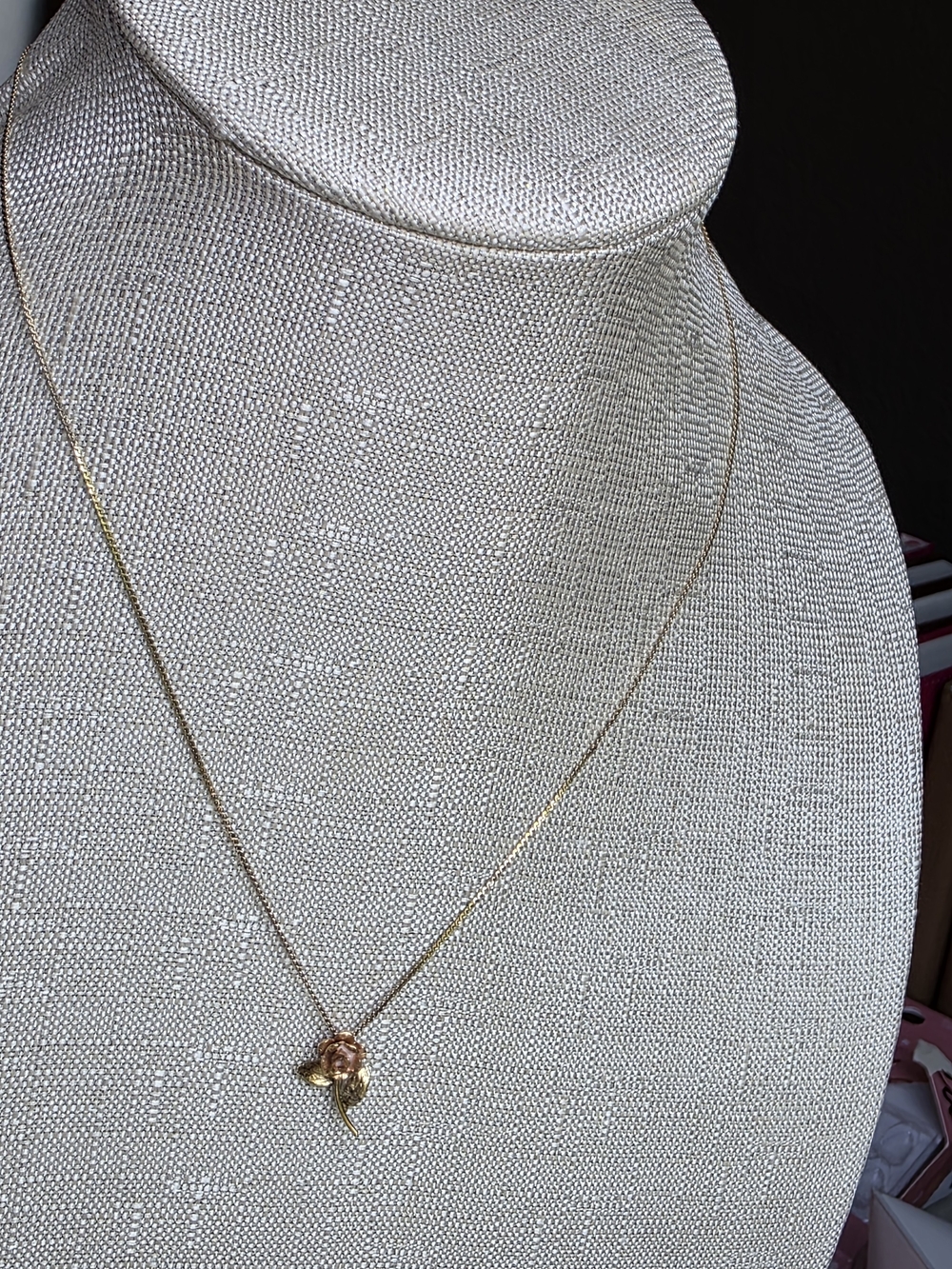 Romantic Vintage 14K Gold Two-Tone Sculpted Rose Necklace Heavy Gold Overlay C - Picture 3 of 10